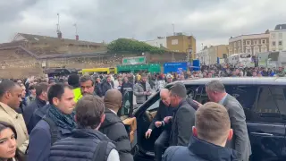 El rey emérito llega al estadio del Chelsea para asistir a partido