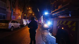 Foto del incendio en un edificio okupado en la avenida Compromiso de Caspe de Zaragoza