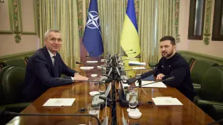 El presidente de Ucrania, Volodimir Zelenski, recibe al secretario general de la OTAN, Jens Stoltenberg