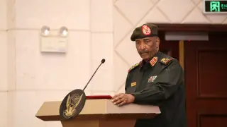 El comandante del Ejército de Sudán, Abdelfatá al Burhan, en una comparecencia en Jartúm.