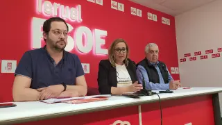 De izquierda a derecha, Ángel Peralta, coordinador de campaña; Mayte Pérez, secretaria general: y Antonio Arrufat, coordinador de listas.