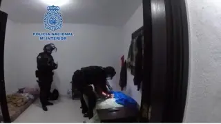 Policía Nacional durante la detención de los cinco presuntos autores del asesinato de un hombre en Arrecife (Lanzarote).
