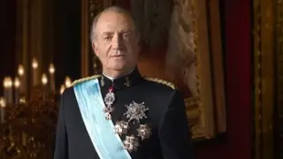 Fotografía oficial del Rey Juan Carlos I con el uniforme de gala