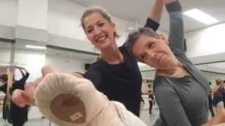 Carmen Aldana y Nieves Jorcano, en clase de danza.