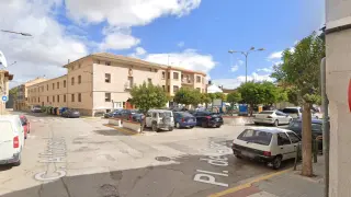 El accidente se produjo en la esquina de la plaza de Aragón y la calle de Alfoso I de Tauste
