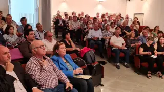 Los docentes han recibido el homenaje en el salón de actos de la Facultad de Ciencias Sociales y Humanas de Teruel.
