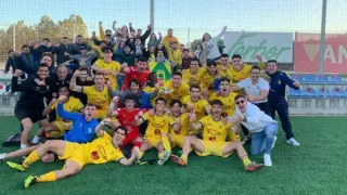 Así celebraron los integrantes del Robres el título de la Tercera División aragonesa.