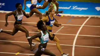 Tori Bowie, en el centro abajo, durante su participación en Rio 2016.