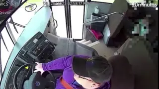 Un niño salva la vida de sus compañeros al desmayarse la conductora del autobús escolar