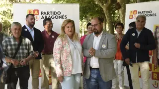 María Eugenia Gabás y Alberto Izquierdo, del PAR, este jueves en Huesca.