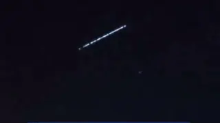 Un tren de satélites Starlink de SpaceX cruza el cielo de España