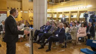 El presidente aragonés, Javier Lambán, durante su intervención en la Aljafería en el 'homenaje a la palabra' de la fundación Giménez Abad.