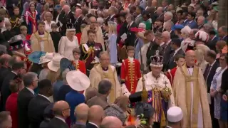 Carlos III recibe la corona arropado por más de 2.000 personalidades de todo el mundo.