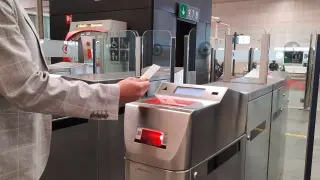 Sistema Cronos de acceso con tarjeta por los tornos de las estaciones de tren de Renfe de Cercanías.