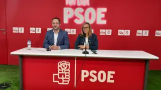 Mayte Pérez, secretaria general del PSOE en Teruel, y Pedro Polo, coordinador de la campaña electoral del partido en la provincia.