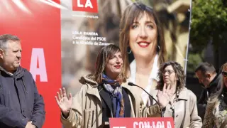 La candidata socialista, Lola Ranera, en el primer acto de la campaña electoral.