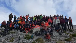 Los participantes en la ascensión a la Peña Montañesa.