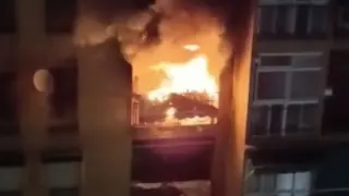 Muere un niño de seis años y herida grave su madre en un incendio en un piso de Granada tras varias deflagraciones