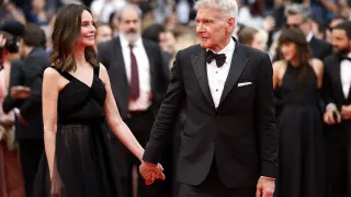Harrison Ford y Calista Flockhart, a su llegada a la alfombra roja de Cannes.
