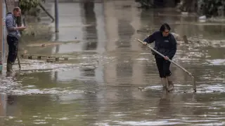 Labores de limpieza en la zona afectada por las graves inundaciones en la región italiana de Emilia Romaña.