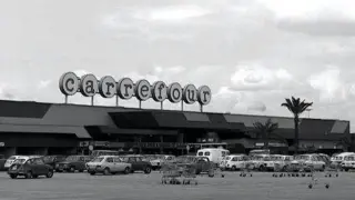 Hipermercado Carrefour en El Prat de Barcelona, el primero de la cadena inaugurado en España en 1973.