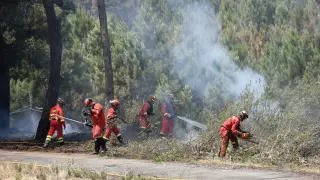 Los trabajos en el incendio de Las Hurdes y Gata se centran este sábado en la zona noreste de Ovejuela