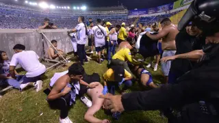 El Salvador sufre su mayor tragedia deportiva con 12 fallecidos en un estadio