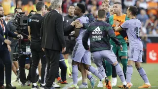 Vinicius, delantero del Real Madrid ha vuelto a ser víctima de insultos racistas.