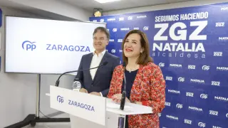 Sara Fernández y Víctor Serrano en rueda de prensa, este lunes.