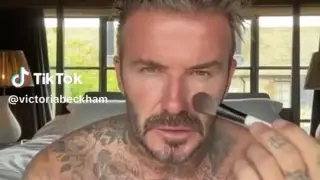 El divertido vídeo de David Beckham en el que trolea a su esposa, Victoria Beckham, imitándola: "Tú sí que sabes"