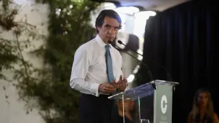El expresidente del Gobierno y presidente de la Fundación FAES, José María Aznar interviene durante el acto en Pizarra (Málaga)