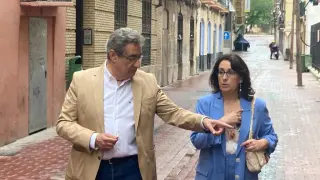 Julio Calvo y Eva Torres, en la visita a la zona de Zamoray-Pignatelli este viernes.
