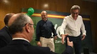 Santiago Morón y Julio Calvo, en el acto de cierre de campaña de Vox en Zaragoza.