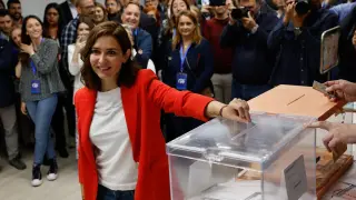 Isabel Díaz Ayuso, votando