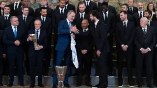 El Rey Felipe VI recibe al Real Madrid de baloncesto.