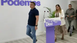 Maru Díaz y Fernando Rivarés se lamentan del resultado en la sede de Podemos