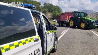 En el accidente se han visto involucrados un turismo y un tractor.