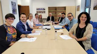 el nuevo equipo de la Facultad, junto a los vicerrectores de Política Académica y del campus de Huesca de Unizar, José Ángel Castellanos y Marta Liesa