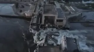 Hidroeléctrica de Kajovka destruida.