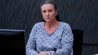 La australiana Kathleen Folbigg, quien pasó dos décadas en la cárcel por el asesinato de sus cuatro bebés, indultada.