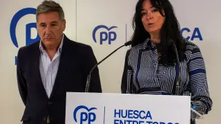 Ricardo Oliván, número 2 de la lista municipal del PP, y Lorena Orduna, alcaldesa electa.