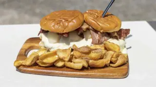 La hamburguesa del bar El Palco Romareda de Zaragoza es la más cara del festival