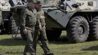 Western Military District (Russian Federation), 08/06/2023.- A handout photo made available by the Russian Defence Ministry press service shows Russia's Defense Minister Sergei Shoigu (L) visiting the arsenals and storage base of the Western Military District and checked the preparation of equipment and weapons for shipment to the zone of the special military operation, Russia, 08 June 2023. Russia's Defense Minister Sergei Shoigu announced the need to speed up the delivery of all types of military equipment to the zone of the special military operation in Ukraine. (Rusia, Ucrania) EFE/EPA/RUSSIAN DEFENCE MINISTRY PRESS SERVICE/HANDOUT HANDOUT HANDOUT EDITORIAL USE ONLY/NO SALES