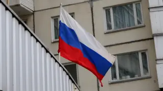 Imagen de archivo de una bandera de Rusia en San Petersburgo.
