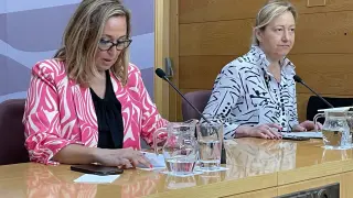 Mayte Pérez, junto a Marta Gastón en el Consejo de Gobierno de este marrtes