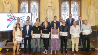 Patronos de la Fundación Caja Rural de Aragón, junto a representantes de entidades sociales