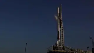 31/05/2023 Cohete Miura 1 en torre de lanzamiento SOCIEDAD INVESTIGACIÓN Y TECNOLOGÍA PLD SPACE
