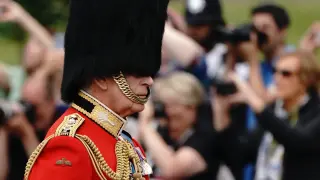 Primer desfile 'Trooping the Colour' por el cumpleaños de Carlos III como rey del Reino Unido.