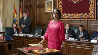 Emma Buj, al asumir el cargo de alcaldesa de Teruel en el pleno de investidura.