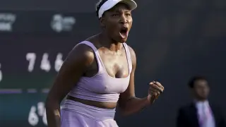 Venus Williams celebra la victoria ante la italiana Camila Giorgi